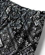 Load image into Gallery viewer, Abstract Printed Full Length Flared Leggings