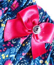 Load image into Gallery viewer, Floral Printed with Bow Applique Shorts