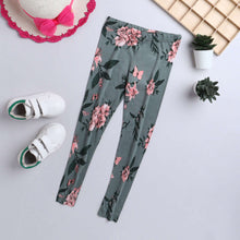 Load image into Gallery viewer, CrayonFlakes Soft and comfortable Floral Printed Leggings - Green